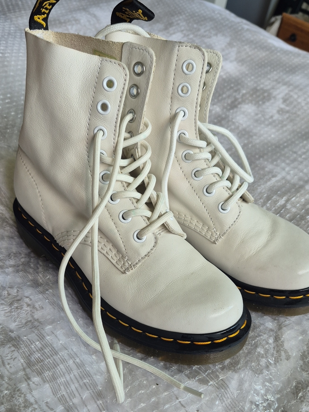 Dr. Martens 1460 Pascal Virginia Leather Boots - Parchment Beige / Off-White - Picture 3 of 5